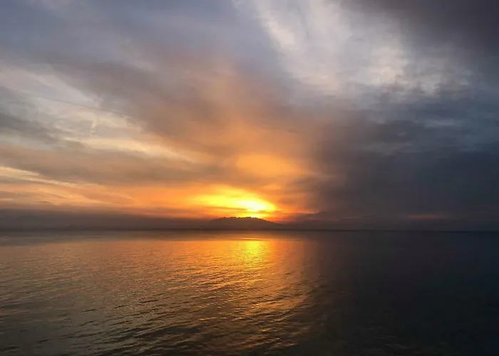 Superior, Comfortable Seaside Home With Amazing View
